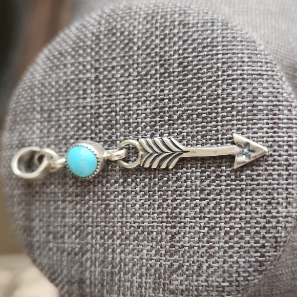 Adorable NWOT Native American Navajo Turquoise & Sterling Arrow Pendant 🩵🏹🎁 - Picture 4 of 13